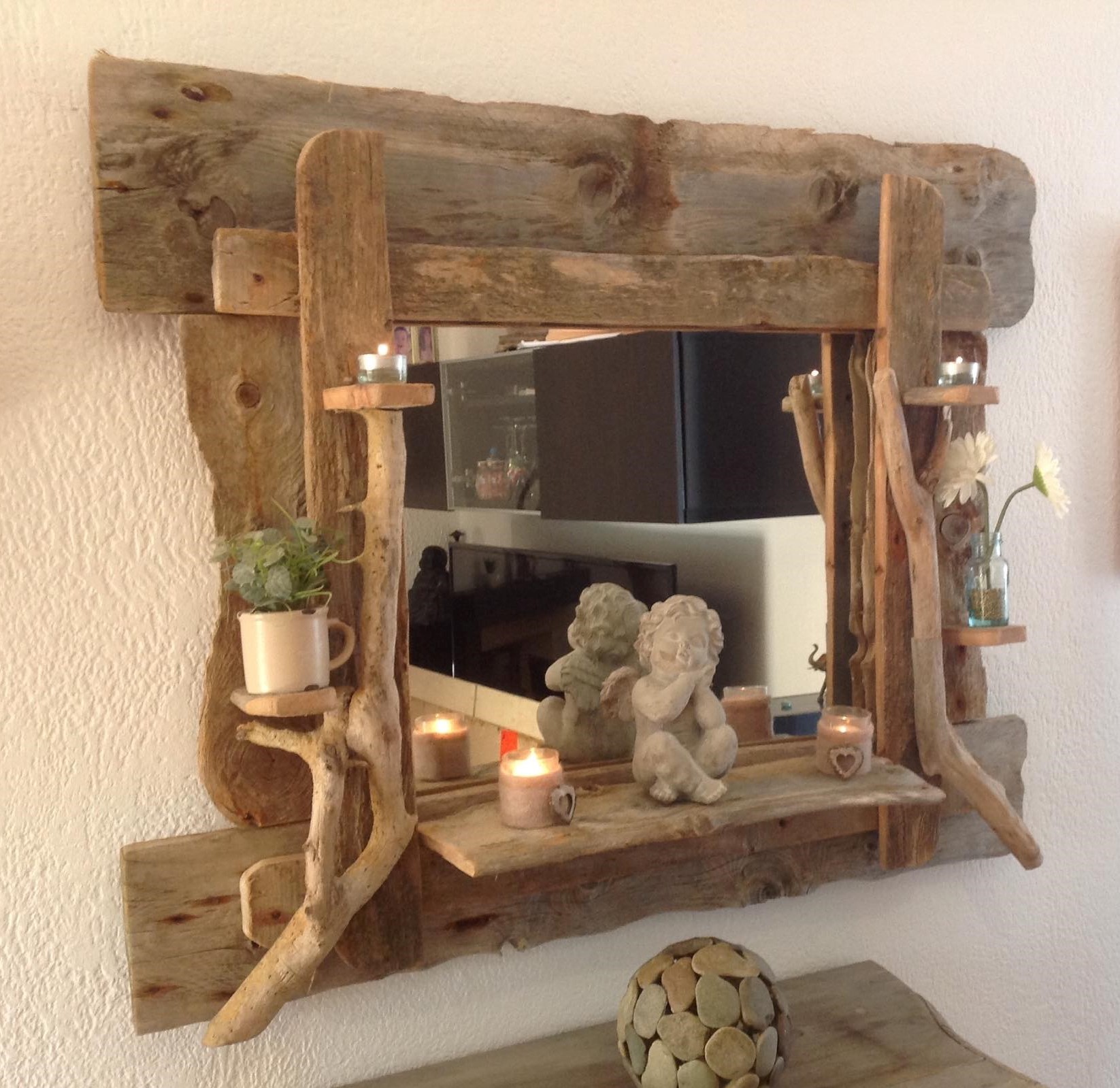 Miroir avec cadre en bois flotté